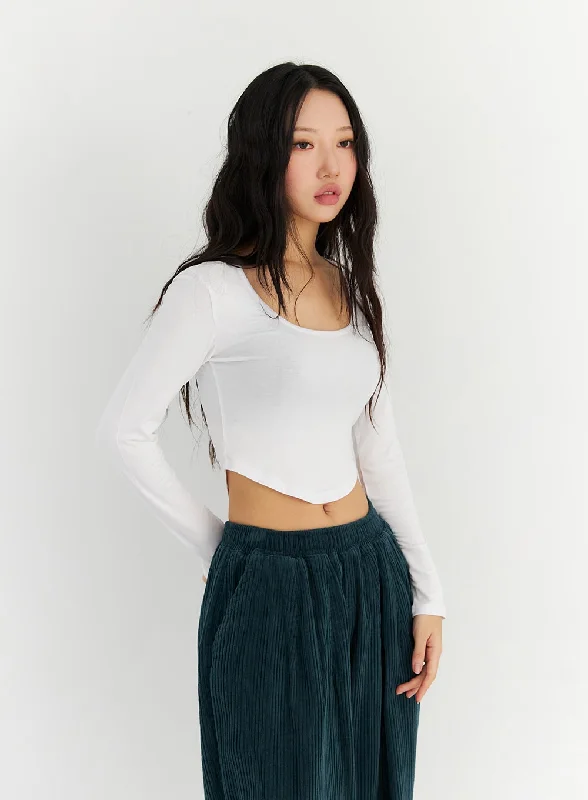 basic-u-neck-long-sleeve-crop-tee-cn303