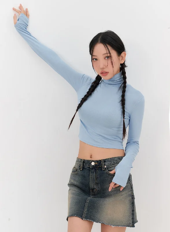 slim-fit-turtleneck-crop-top-in301