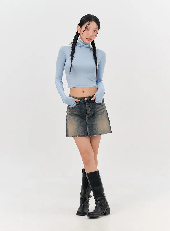 slim-fit-turtleneck-crop-top-in301