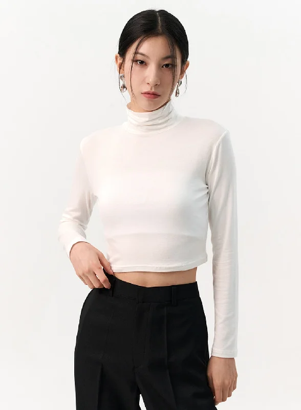 solid-long-sleeve-turtleneck-crop-io320