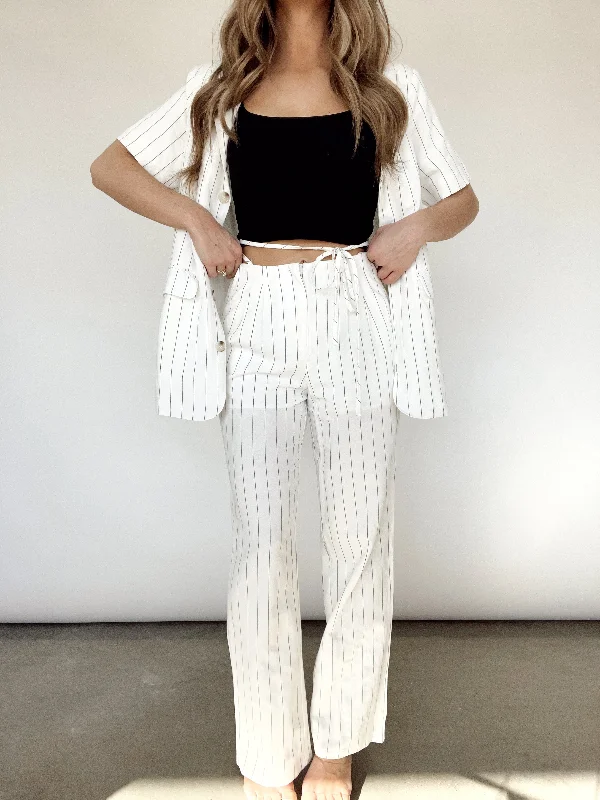 spring-chic-striped-linen-pants