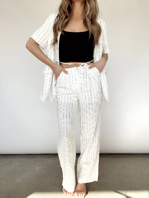 spring-chic-striped-linen-pants