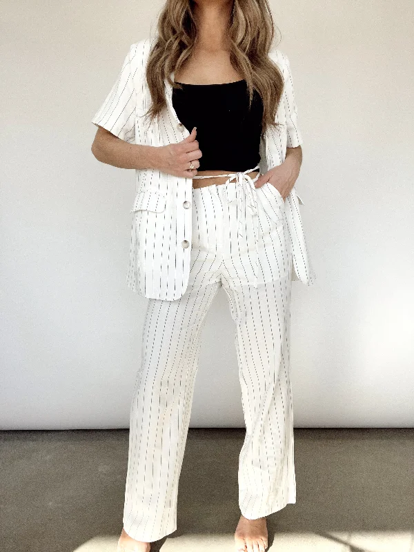 spring-chic-striped-linen-pants